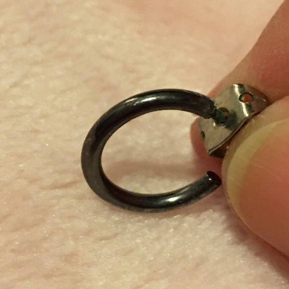 Small hoop earrings bundle - Picture 8 of 8